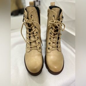 White Mountain Boots 👢